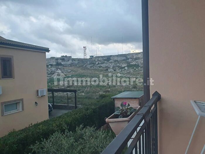 Casa con 7 locali in affitto in Via Vincenzo Bordone Siracusa Sr, Siracusa