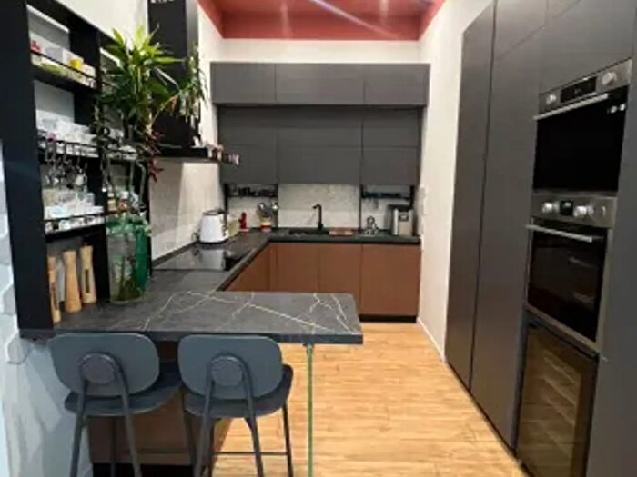 Appartamento con 6 locali in vendita in Via Agostino Depretis, Napoli