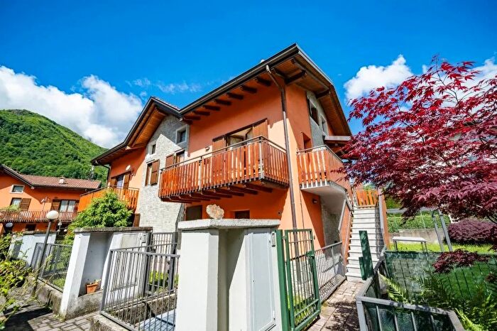 Appartamento trilocale in vendita in Via Coldirone Introbio, Introbio