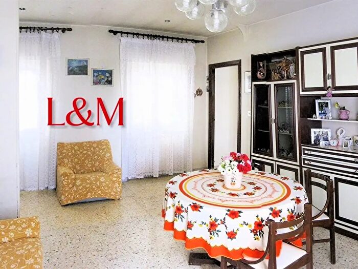 Appartamento trilocale in vendita in Via del Grano, Roma