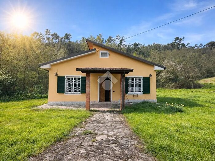 Casa con 6 locali in vendita in Via Quaradeghini, Rocchetta Di Vara