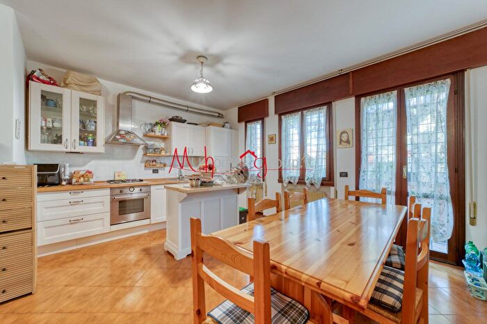 Appartamento quadrilocale in vendita in Via Venezia, Rubano