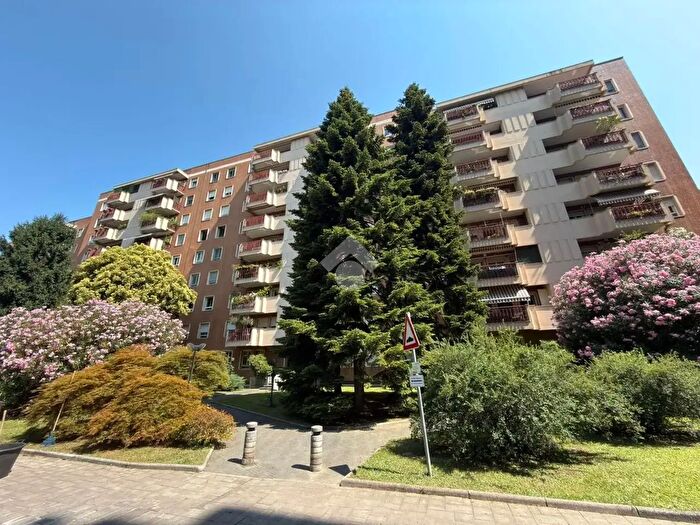 Appartamento trilocale in vendita in Viale Cà Granda, Milano