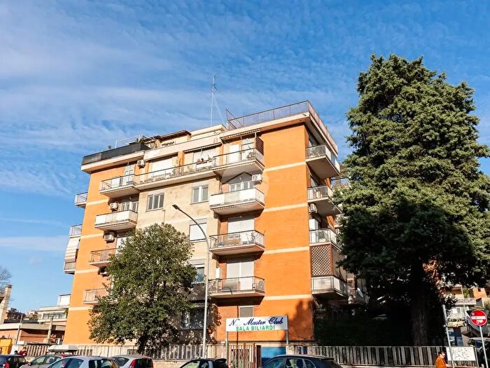 Appartamento bilocale in vendita in Via S Melchiade Papa, Roma