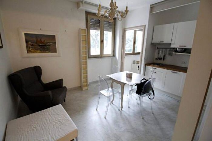 Appartamento bilocale in vendita in Viale Michelangelo Buonarroti, Viareggio