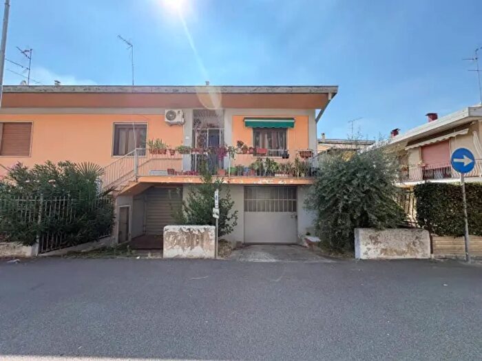 Casa quadrilocale in vendita in Via Montello, Cisliano