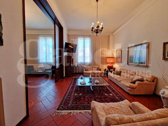 Appartamento con 7 locali in affitto in Via Masaccio, Firenze