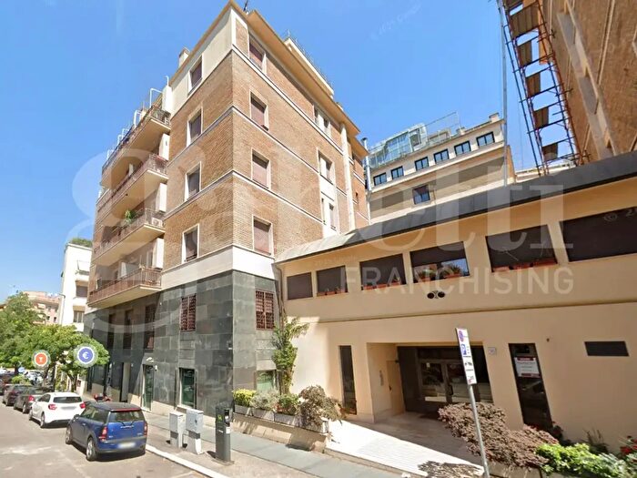 Appartamento trilocale in vendita in Via di Tor Fiorenza, Roma