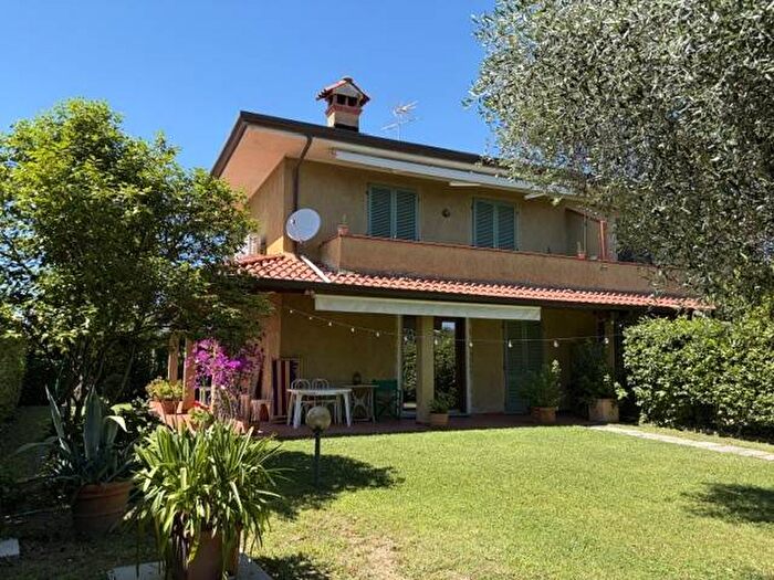 Casa con 5 locali in affitto in Vaiana, Forte dei Marmi