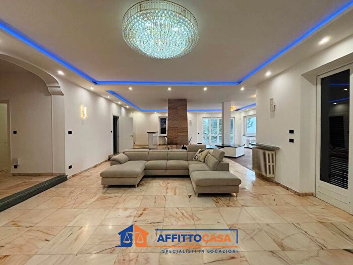 Casa con 6 locali in affitto in Strada Moncalvo, Revigliasco Maddalena, Moncalieri