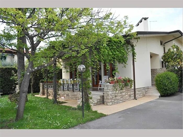 Casa con 6 locali in vendita in Via Ammiraglio Morin a, Forte Dei Marmi