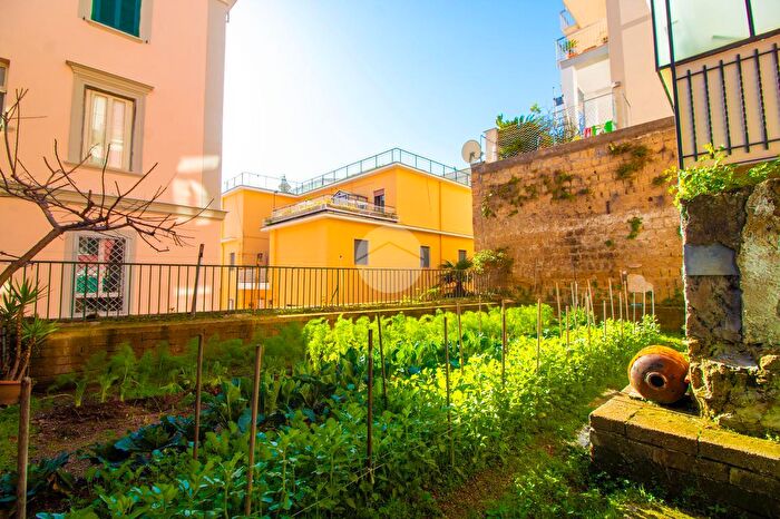 Appartamento bilocale in vendita in Via Antonio Mancini, Napoli