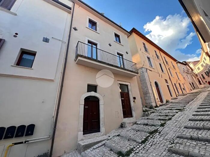 Casa trilocale in vendita in Costa Masciarelli, L'Aquila