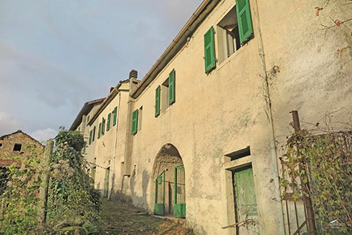 Casa con 7 locali in vendita in Pontremoli