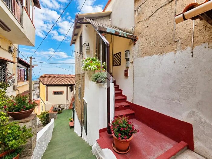 Appartamento bilocale in vendita in Via Comunale Guantai Ad Orsolone, Napoli