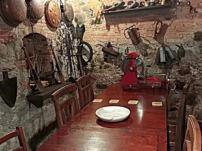 Casa con 7 locali in vendita in Lucca