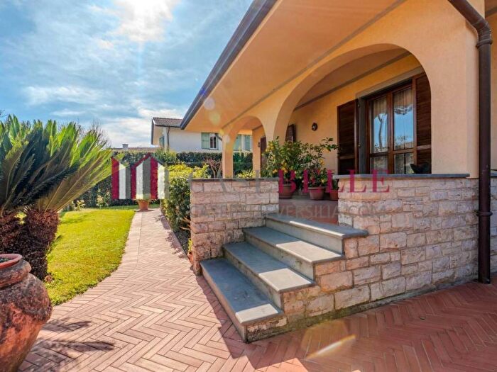 Casa con 6 locali in affitto in Via Nazario Sauro, Centro, Forte dei Marmi