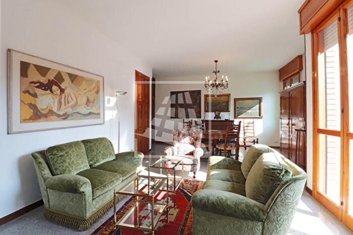 Appartamento con 7 locali in vendita in Via Casali, Reggio Emilia