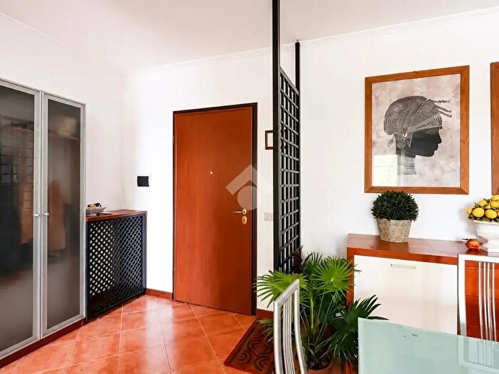 Appartamento trilocale in vendita in Via Domenico Modugno, Roma