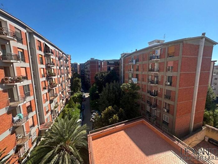 Appartamento con 6 locali in vendita in Via Edoardo Massari, Arenella, Napoli