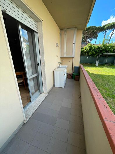 Appartamento con 5 locali in vendita in Montignoso