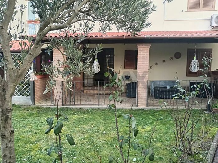 Appartamento con 5 locali in vendita in PZza Umbria, Castiglione Del Lago