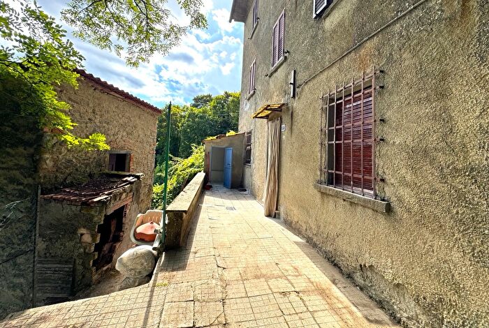 Appartamento trilocale in vendita in Località Luciana, Vernio