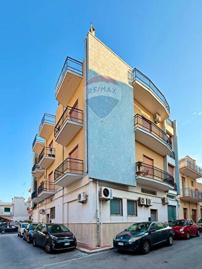 Appartamento con 6 locali in vendita in Via Fabio Filzi, Triggiano