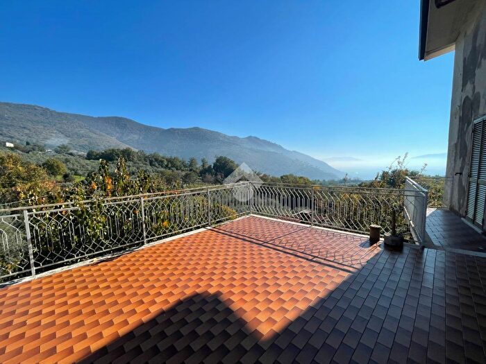 Casa quadrilocale in vendita in Via Cairoli, Villa Santa Lucia