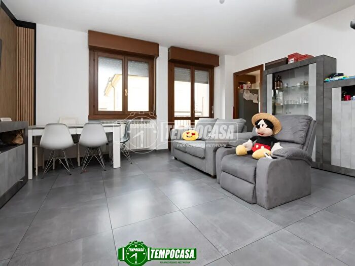 Appartamento quadrilocale in vendita in Via Roma, Masate