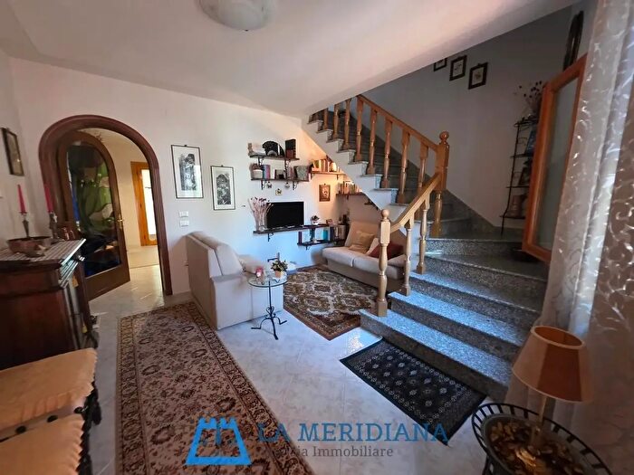 Casa con 6 locali in vendita in Cerreto Guidi