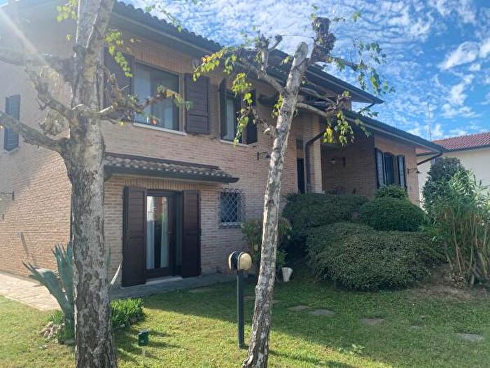 Casa con 6 locali in vendita in Ravenna