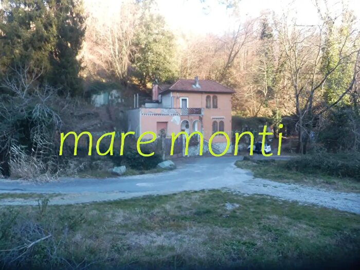 Casa con 7 locali in vendita in Località Corona, Stella