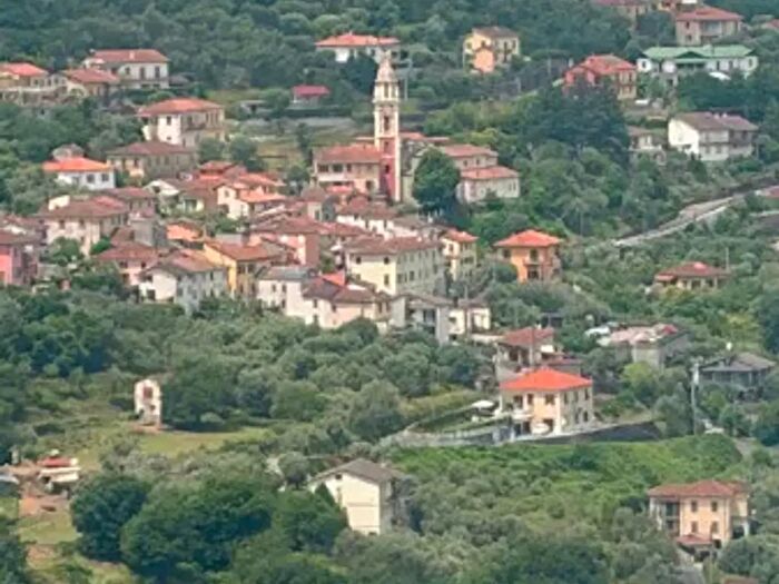 Appartamento quadrilocale in vendita in Vezzano Ligure