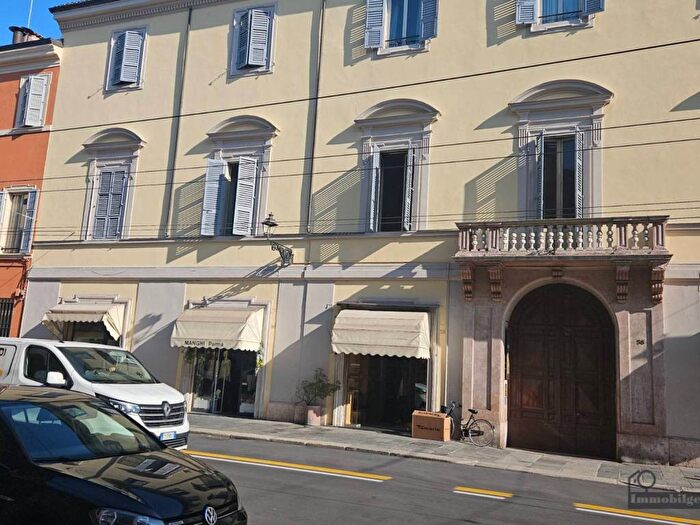 Appartamento quadrilocale in affitto in Strada della Repubblica, Centro Storico, Parma