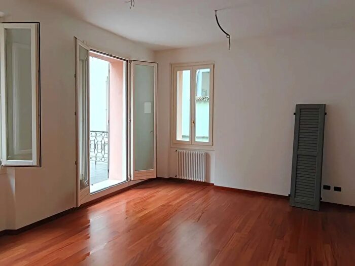 Appartamento con 6 locali in vendita in Via Emilia Santo Stefano, Reggio Emilia