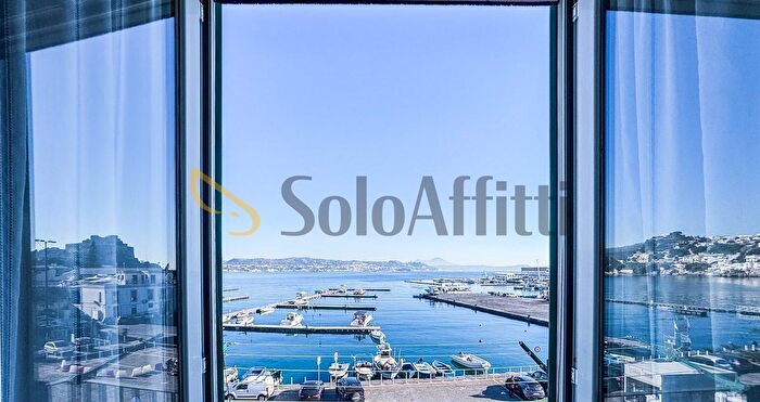 Appartamento quadrilocale in affitto in Via Molo di Baia, Bacoli