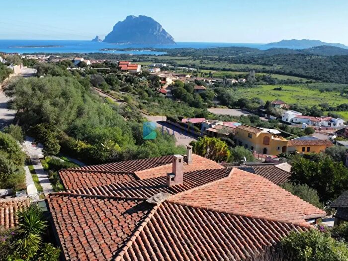 Casa con 7 locali in vendita in Loiri Porto San Paolo