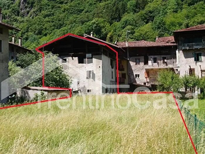 Casa con 10 locali in vendita in Via Roma, Borgo Chiese