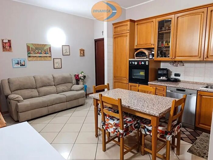 Appartamento trilocale in vendita in Via Enrico da Monza, Monza