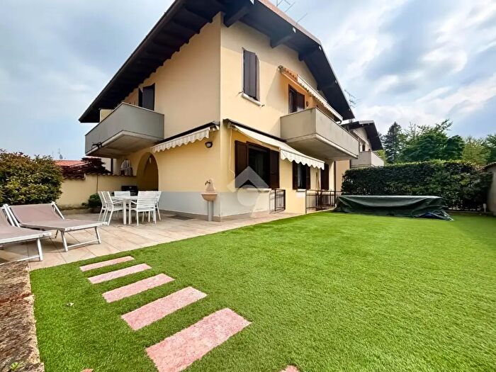 Appartamento trilocale in vendita in Via San Piero, Passirano
