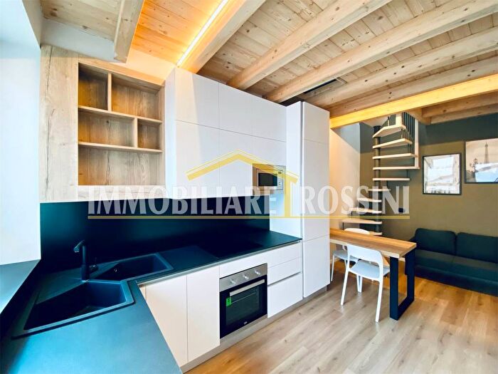 Appartamento bilocale in affitto in Via dei Fiori, Centro, Gallarate