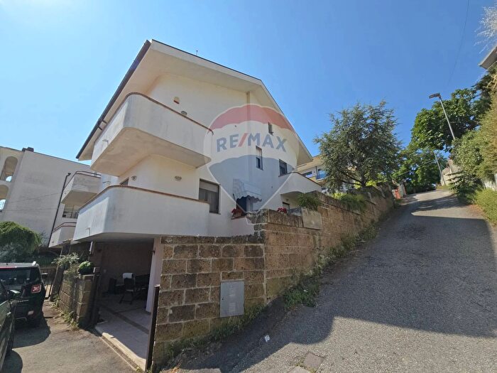 Casa con 6 locali in vendita in Via Vado di Sole, Pescara