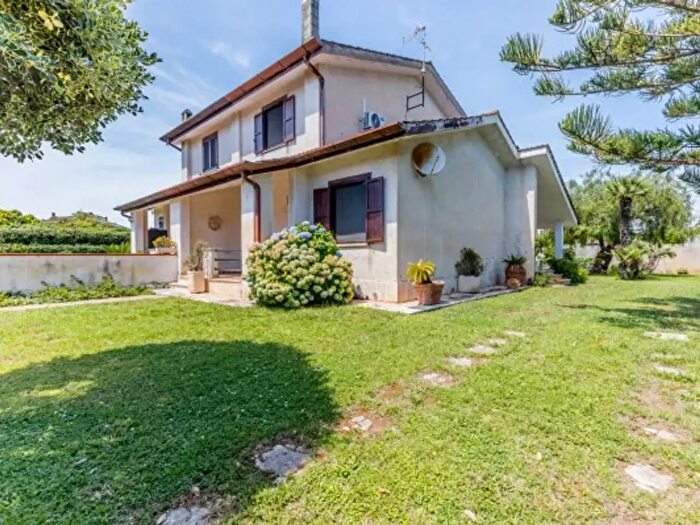 Casa quadrilocale in vendita in Via dei Tulipani, Sabaudia