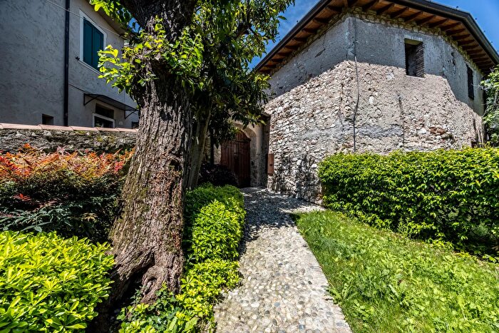 Casa con 5 locali in vendita in Via Fornico, Gargnano