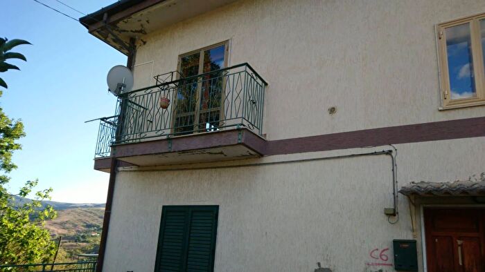 Casa con 6 locali in vendita in Indirizzo Contrada Cretaccio, Laurenzana