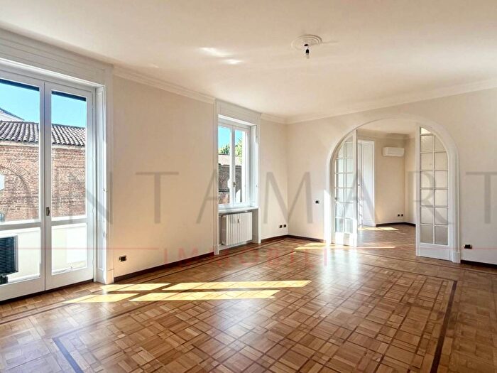 Appartamento con 5 locali in affitto in Via San Barnaba, Guastalla, Milano