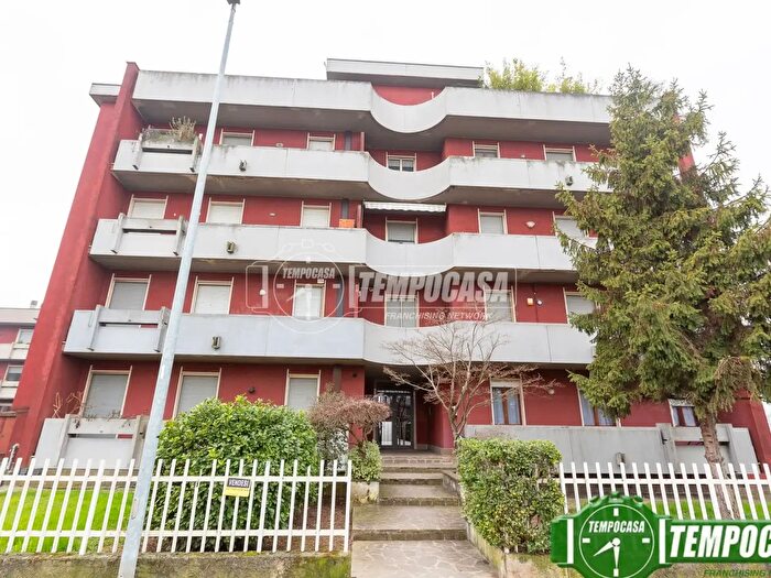 Appartamento quadrilocale in vendita in Via Amendola, Pianengo