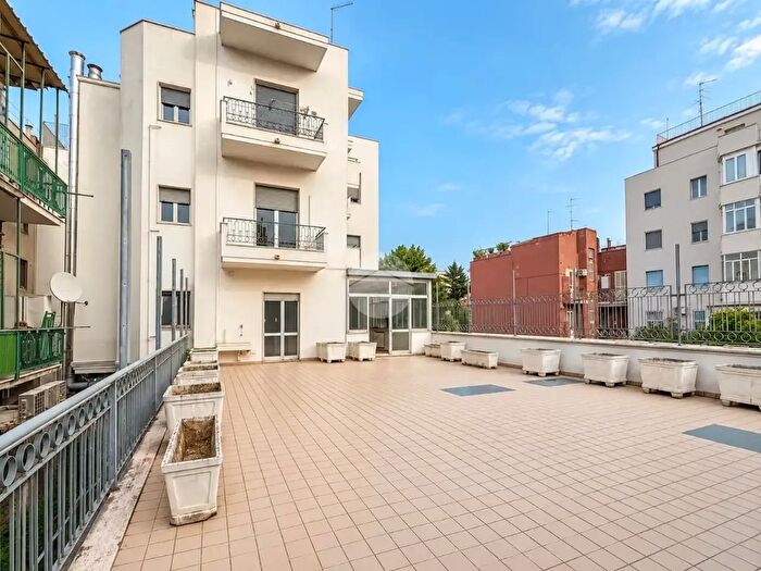 Appartamento con 8 locali in vendita in Via Firenze, Pescara