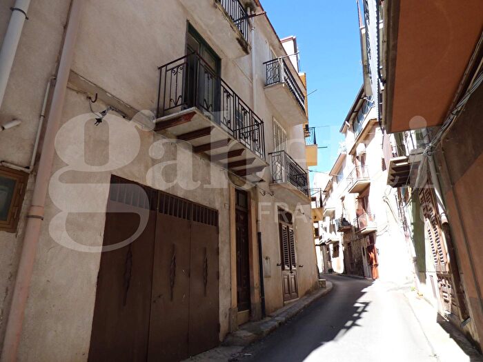 Casa con 9 locali in vendita in Via Umberto Saso, Ciminna